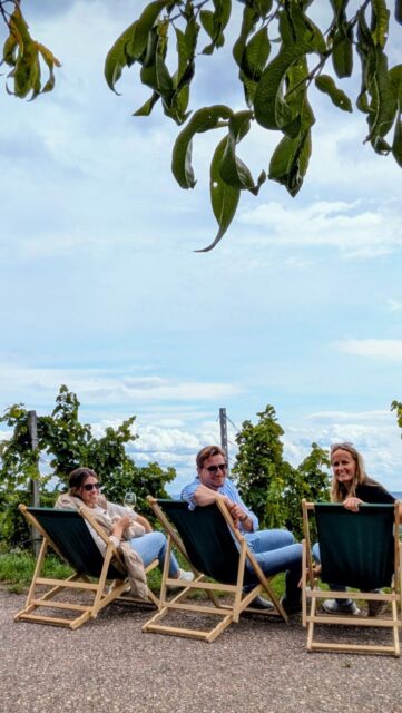 Klausurtagung Grüne Rauenberg 🌿🍇
Wein gehört zu Rauenberg wie der Rebensaft ins Glas – klar, dass wir uns dazu Gedanken machen.
Deshalb haben wir uns Inspiration geholt: wie machen es andere Orte mit Weinausschank & Einkehrmöglichkeiten? 🤔
Wir haben echt spannende Spots entdeckt – klein, kreativ, gemütlich, mit viel Liebe zum Detail und einer tollen Atmosphäre. ✨ Man merkt: es geht nicht um „viel“, sondern um das richtige Maß und darum, das Handwerk und die Landschaft zu feiern.
Genau das wünschen wir uns auch für Rauenberg. 💚
#gruenerauenberg #rauenberg #winzer #weinbau #weinstadt #tourismus